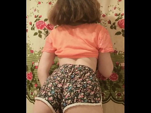 ❤️ Sexy na batang babe na hinuhubad ang kanyang shorts sa camera ❤  Sex sa amin ﹏