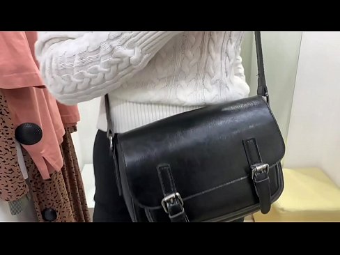 ❤️ Pampublikong masturbesyon ng batang asong si FeralBerry na may dildo sa fitting room ❤  Sex sa amin ﹏