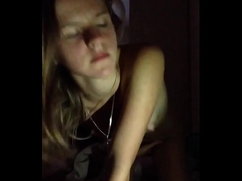 ❤️ Ang isang batang babae masturbates at cums ❤  Sex sa amin ﹏