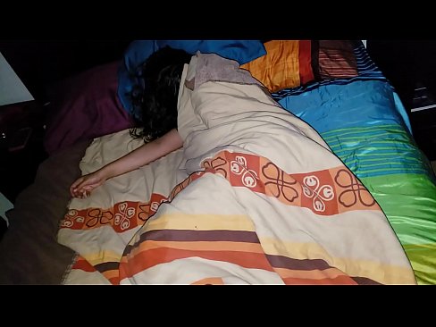 ❤️ Pinupunasan ng stepson ang kanyang batang madrasta habang natutulog ito. ❤  Sex sa amin ﹏